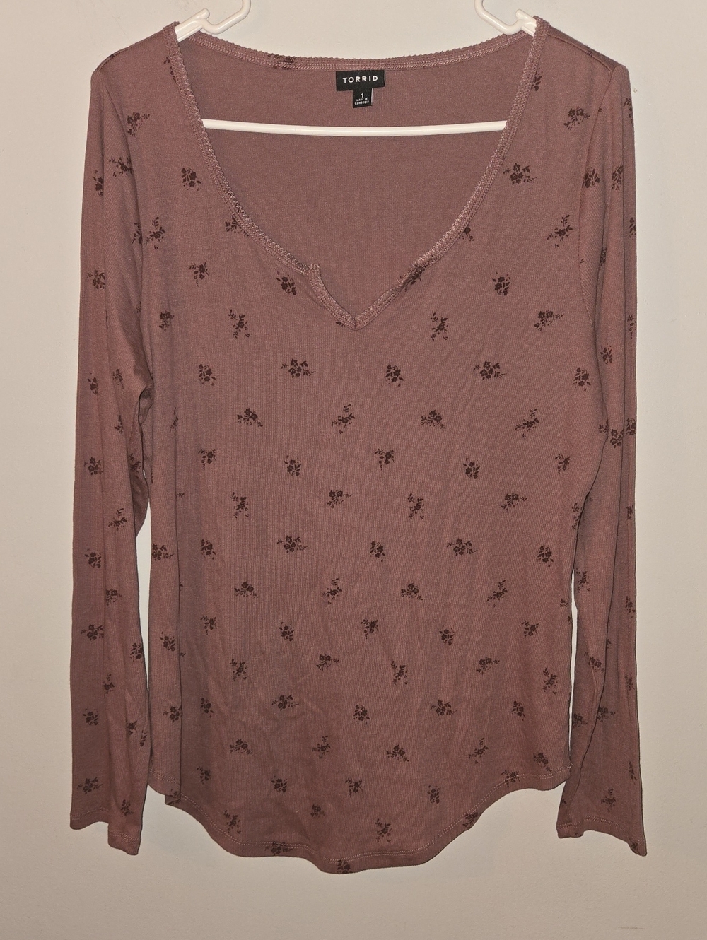 torrid mauve floral V-neck long sleeve top